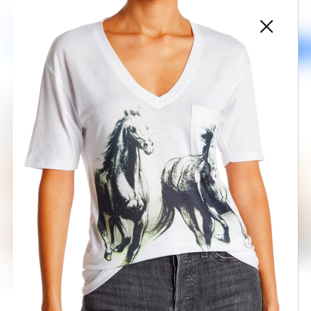 Go Couture White Graphic V-Neck Women's Top Size M